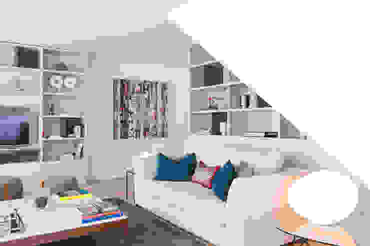 Sala de estar em Lisboa LAVRADIO DESIGN Salas de estar modernas estante,sofas,Acessórios e Decoração