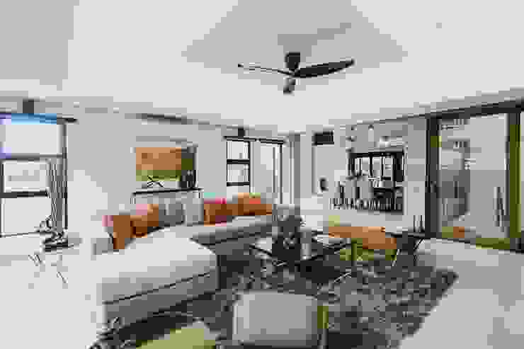 MG House by Living Innovations Design Unlimited, Inc. Modern