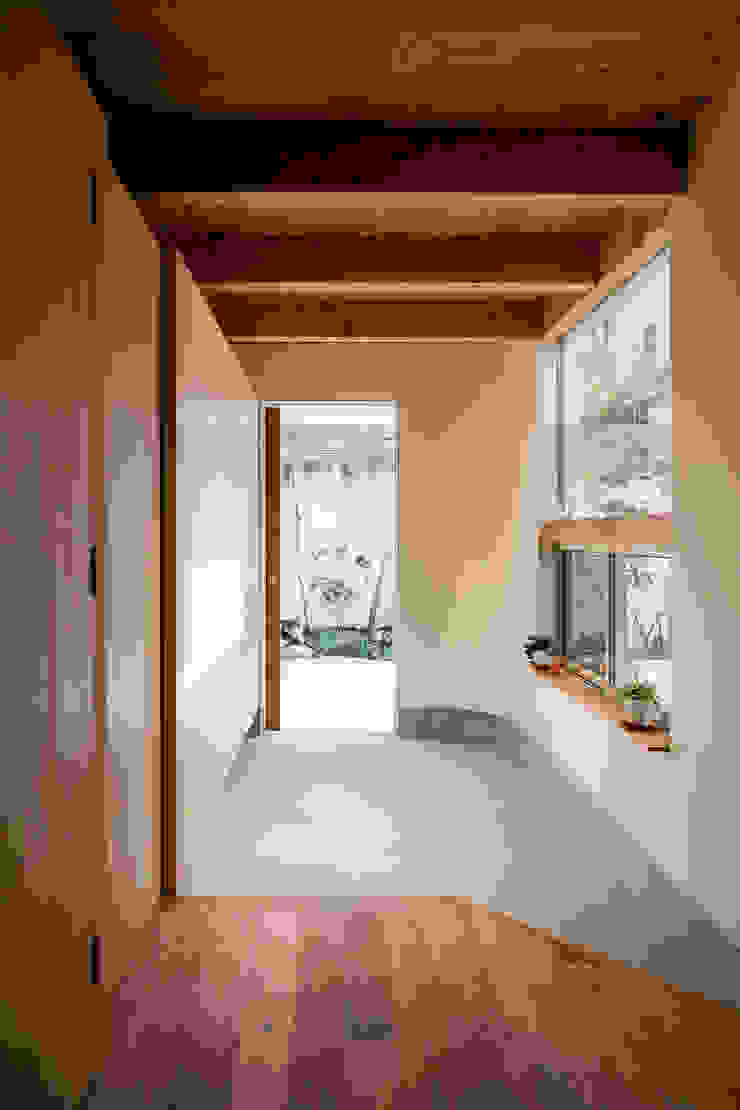 melt, 建築設計事務所SAI工房 建築設計事務所SAI工房 Modern Corridor, Hallway and Staircase Wood Wood effect