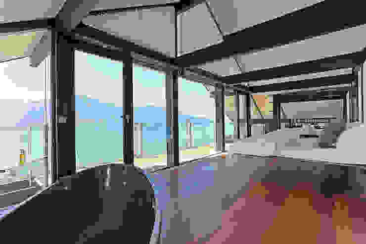 Haus am Hang in Genf am See - CH DAVINCI HAUS GmbH & Co. KG Moderne Schlafzimmer