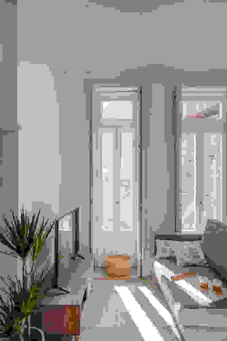 Sala de Estar - Piso 0 Salas de estar minimalistas por Pedro Ferreira Architecture Studio Lda Minimalista