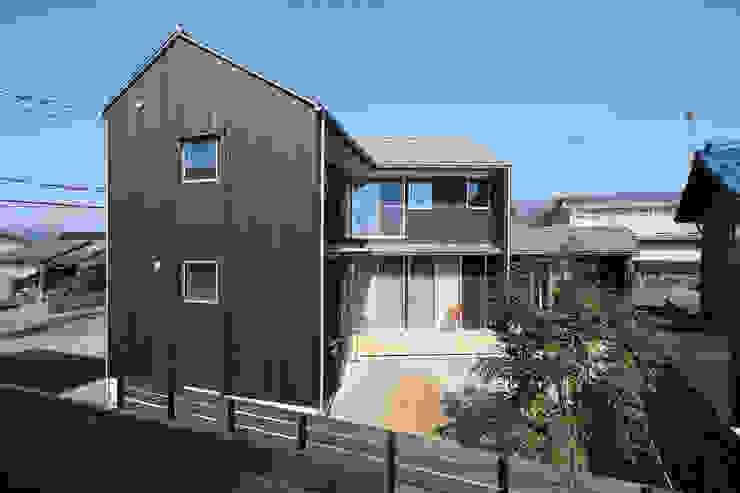 ヘノ字に暮らす, 芦田成人建築設計事務所 芦田成人建築設計事務所 Scandinavian style houses Wood Brown