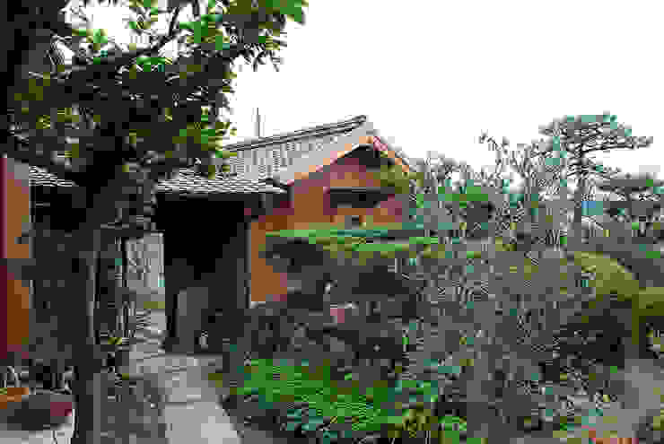 児島の小さなアトリエ Tiny atelier, 丸菱建築計画事務所 MALUBISHI ARCHITECTS 丸菱建築計画事務所 MALUBISHI ARCHITECTS 現代房屋設計點子、靈感 & 圖片 木頭 Wood effect