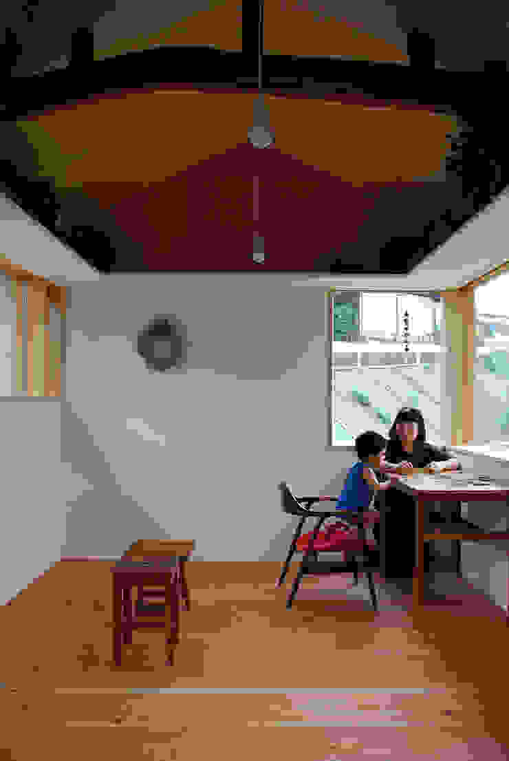 児島の小さなアトリエ Tiny atelier, 丸菱建築計画事務所 MALUBISHI ARCHITECTS 丸菱建築計画事務所 MALUBISHI ARCHITECTS 書房/辦公室 木頭 White