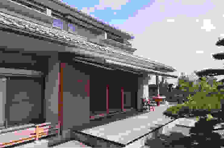 シニア世代の建て替え：終の住処（和風）, （株）独楽蔵 KOMAGURA （株）独楽蔵 KOMAGURA アプローチ