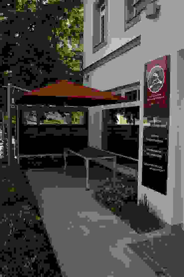 Aussenbereich Feinkost Muller Dresden Weisser Hirsch By Hansel Garten Und Landschaftsbau Gmbh Homify