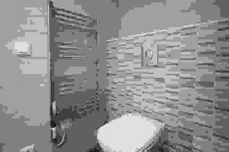 Modern bathroom by Agence ADI-HOME Modern Sandstone