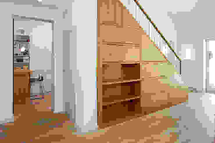 Regaltreppe Grotegut Architekten Treppe Treppe,Holzboden,Holzregal,Holz,Geländer