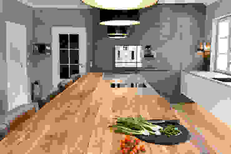 Moderne Küche Pomp & Friends - Interior Designer Moderne Küchen Küche,Küchenblock,Küchenarbeitsplatte,Arbeitsplatte,Küchenzeile,Einbauküche,Küchenschrank,Einbauschrank,Schrankwand,Holzplatte