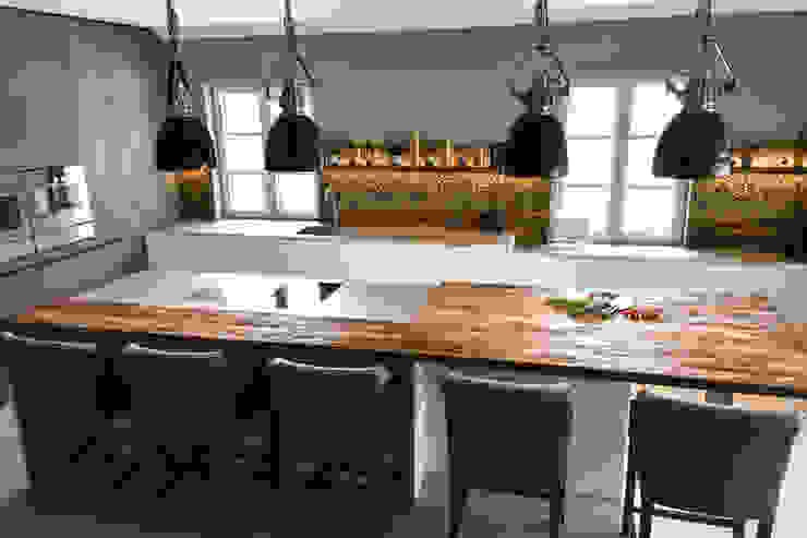 Moderne Küche Pomp & Friends - Interior Designer Moderne Küchen Küche,Küchenzeile,Küchenblock,Einbauküche,individuelle Küche,moderne Küche,Sitzgelegenheit,Esstisch,Arbeitsplatte,Küchenplatte,Industrial,Küchenbeleuchtung