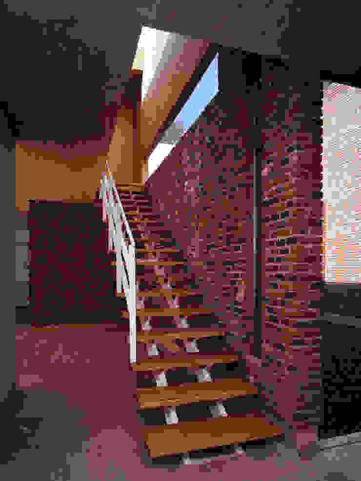 Escalera Interior homify Escaleras Madera maciza Acabado en madera escalera,detalle,interior