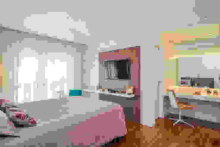 Moderne Schlafzimmer von okna arquitetura Modern Holz Holznachbildung