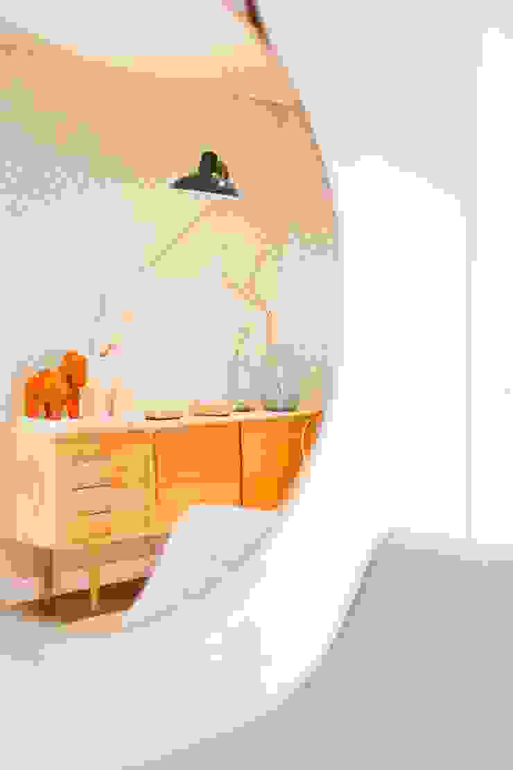 ShiStudio Interior Design Pasillos, vestíbulos y escaleras de estilo escandinavo