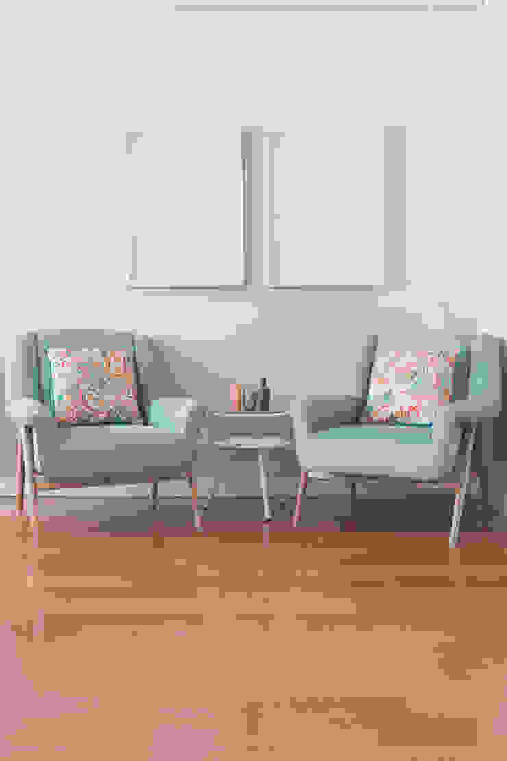 ShiStudio Interior Design リビングルームソファー＆アームチェア