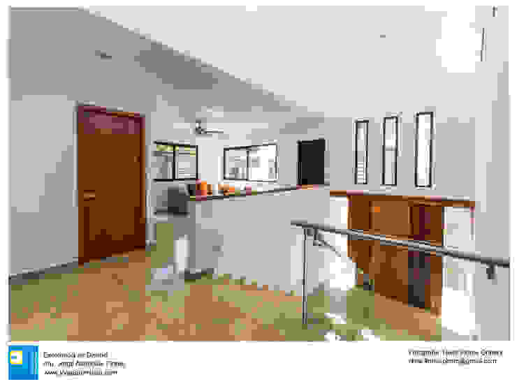 Vestíbulo superior René Flores Photography Pasillos, vestíbulos y escaleras modernos