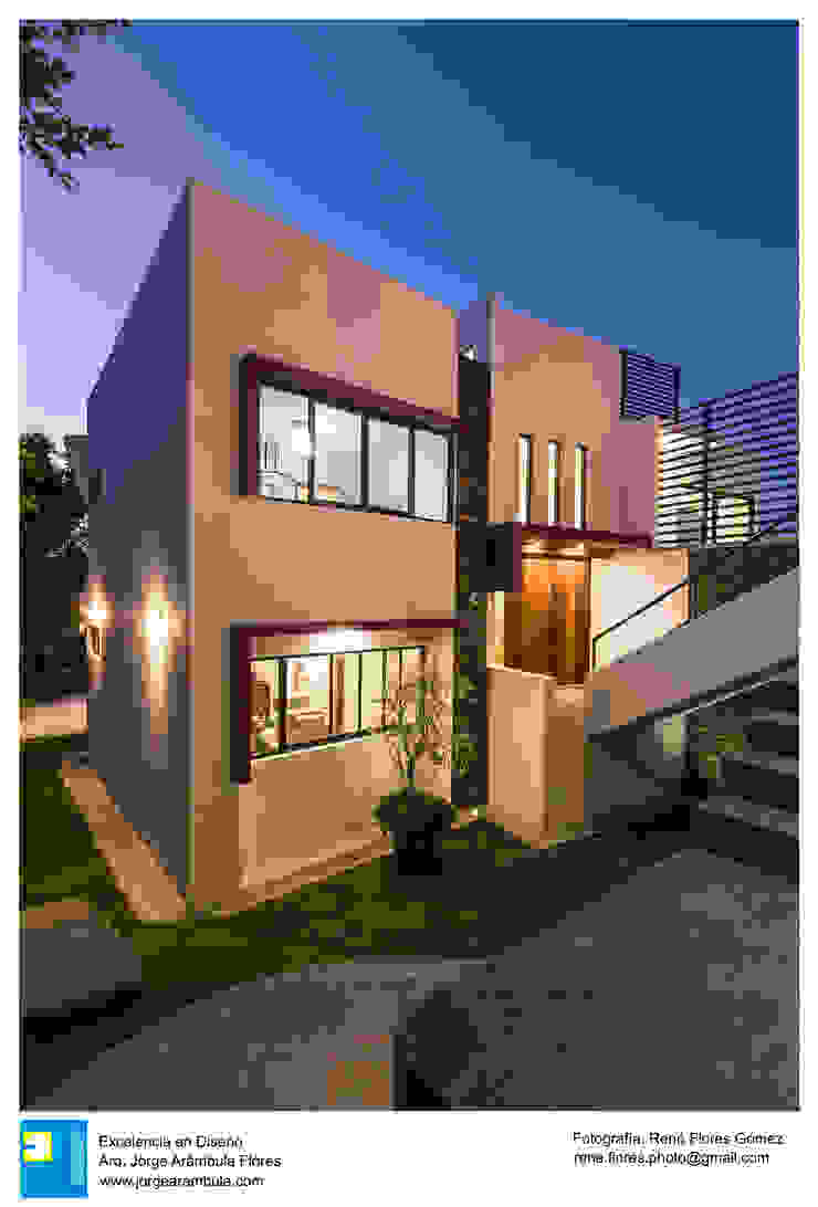 Iluminación Fachada Principal René Flores Photography Casas modernas