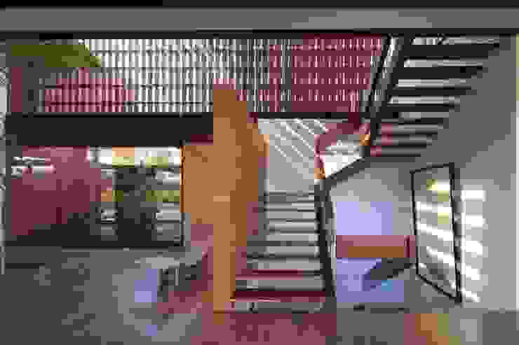 RED HOUSE Hernandez Silva Arquitectos درج