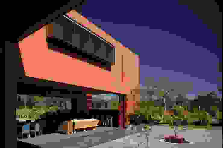 RED HOUSE Hernandez Silva Arquitectos منازل