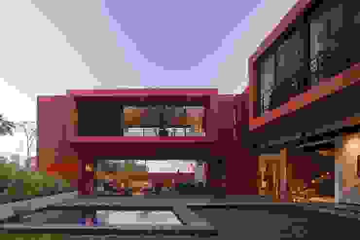 RED HOUSE Hernandez Silva Arquitectos منازل