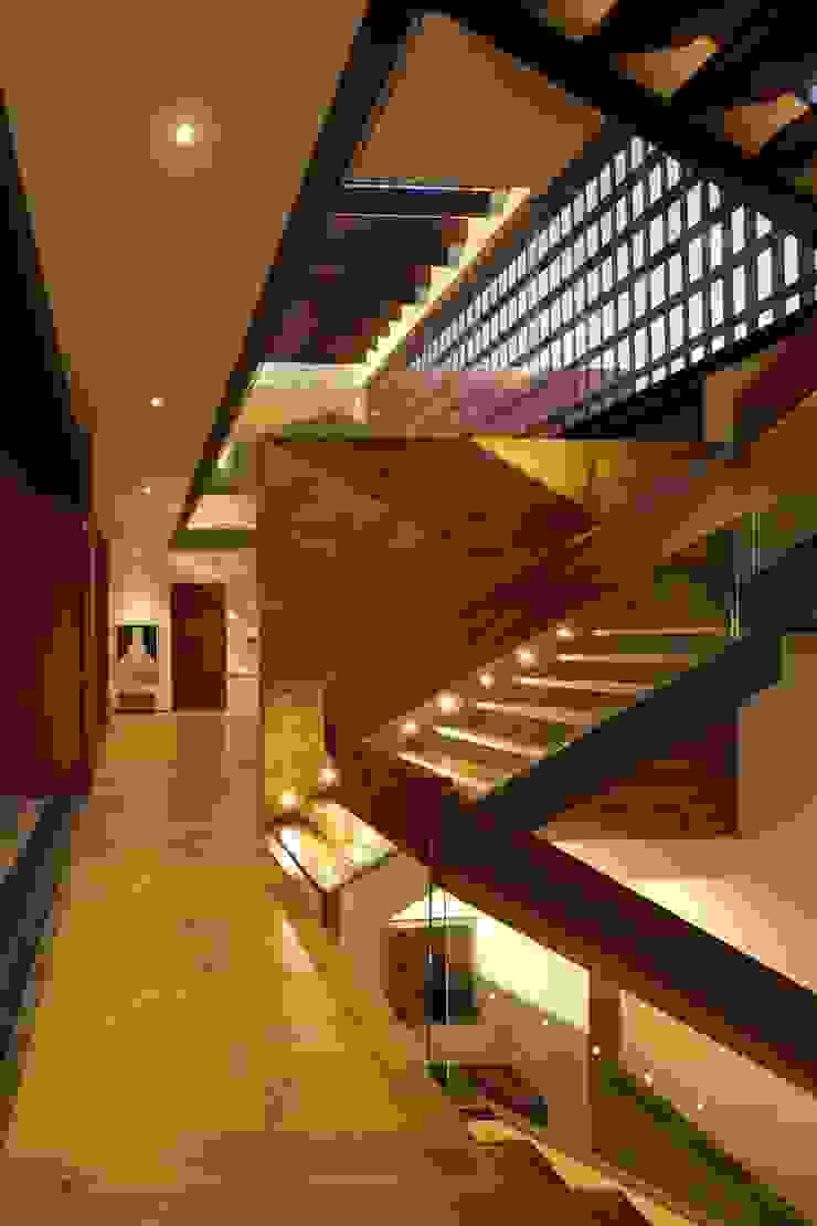 RED HOUSE Hernandez Silva Arquitectos درج