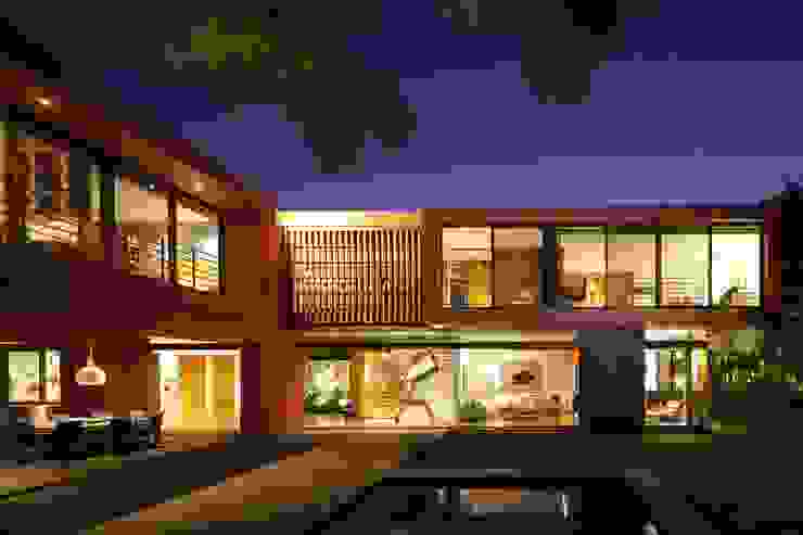 RED HOUSE Hernandez Silva Arquitectos منازل