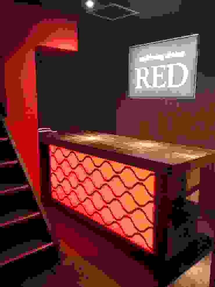 Tokyo - Bar Interior Design Yunhee Choe راهرو مدرن، راهرو و راه پله کاشی Red