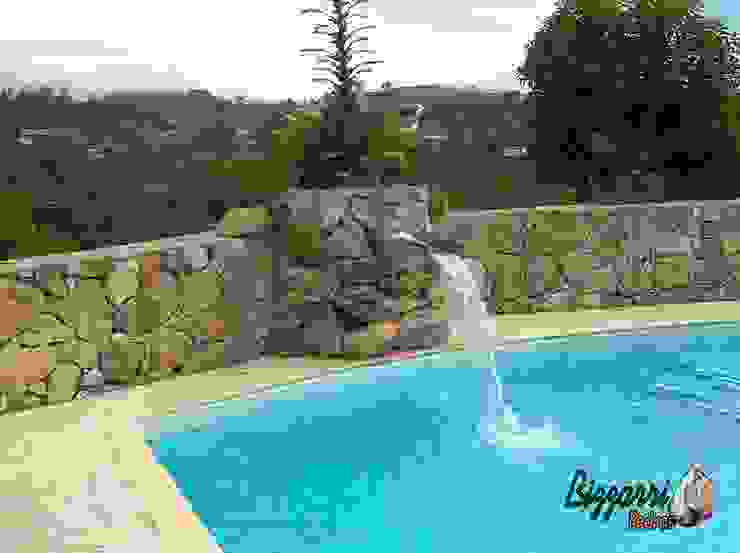 Em Volta Da Construcao Da Piscina Os Para Peito Com Mureta De Pedra Homify