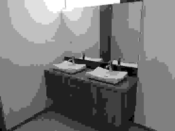 JLSG Arquitecto Minimalist bathroom