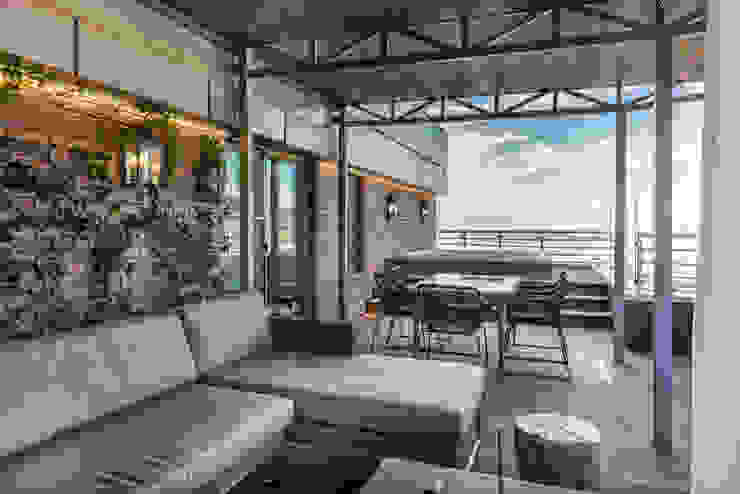 Лофт, GraniStudio GraniStudio Балкон и веранда в стиле лофт