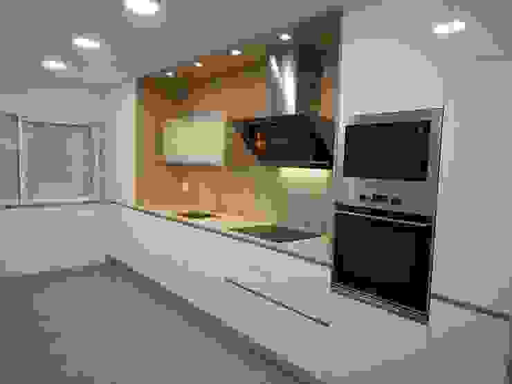 de C evolutio Lda Moderno Madera Acabado en madera