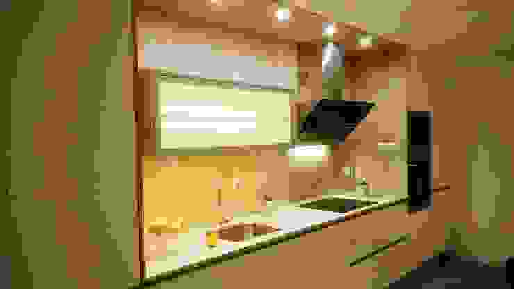 Cocinas modernas: Ideas, imágenes y decoración de C evolutio Lda Moderno