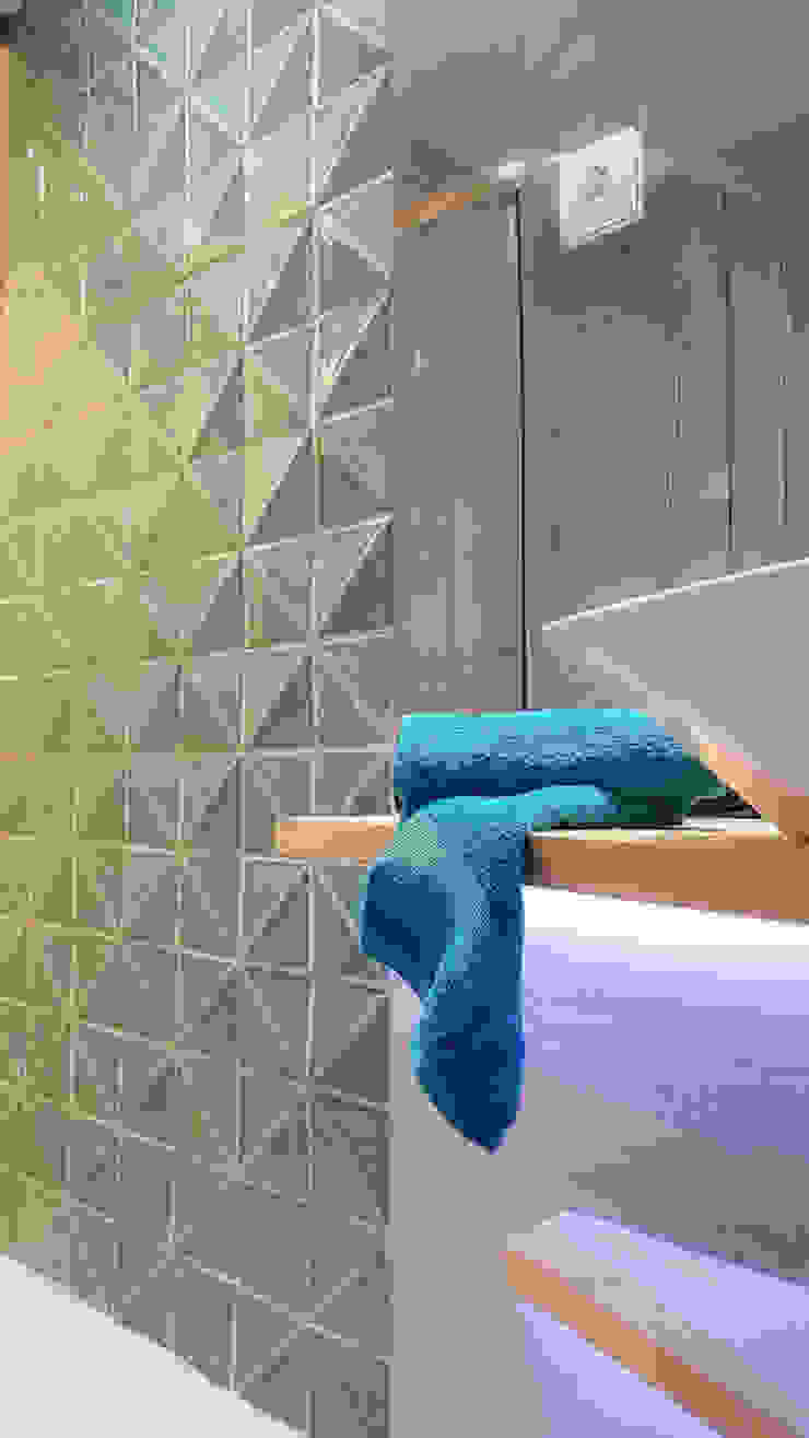 Baños modernos de C evolutio Lda Moderno