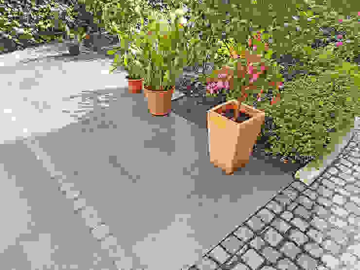 Terrasse Mit Granitplatten Pflaster Und Sichtschutzplatten Aus Naturstein By Npr Natursteinpark Ruhr Gmbh Homify