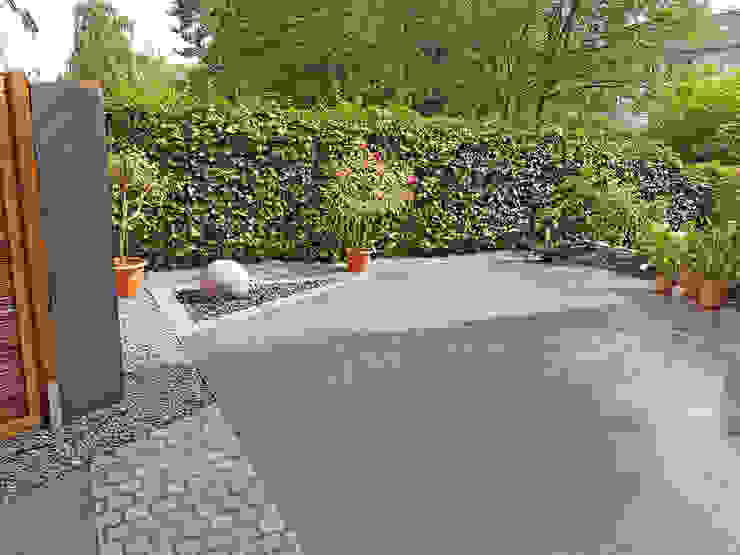 Terrasse Mit Granitplatten Pflaster Und Sichtschutzplatten Aus Naturstein By Npr Natursteinpark Ruhr Gmbh Homify