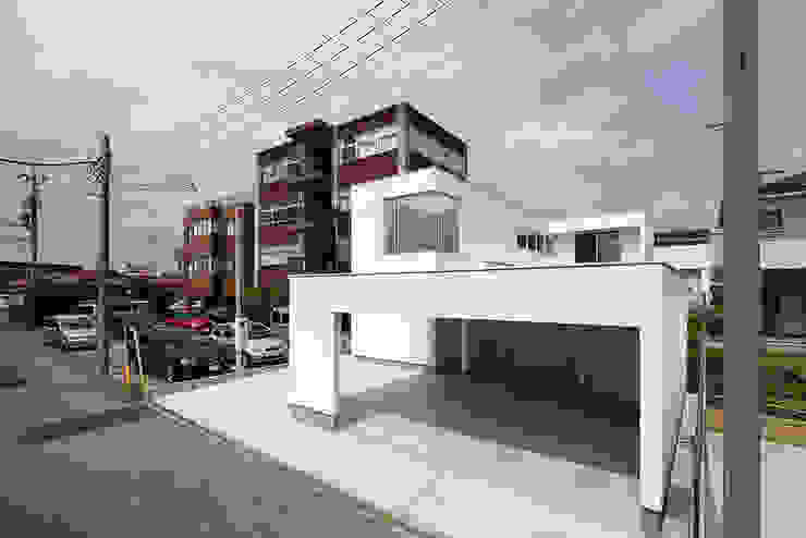 skyscape, *studio LOOP 建築設計事務所 *studio LOOP 建築設計事務所 Moderne Häuser
