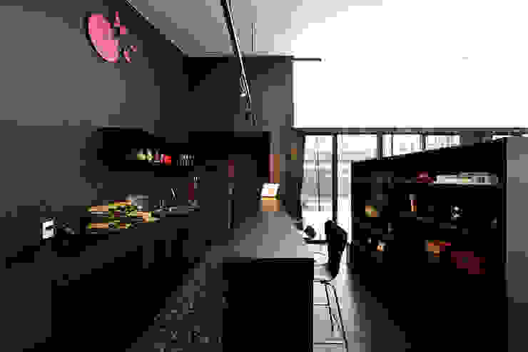 *studio LOOP 建築設計事務所 Soggiorno moderno