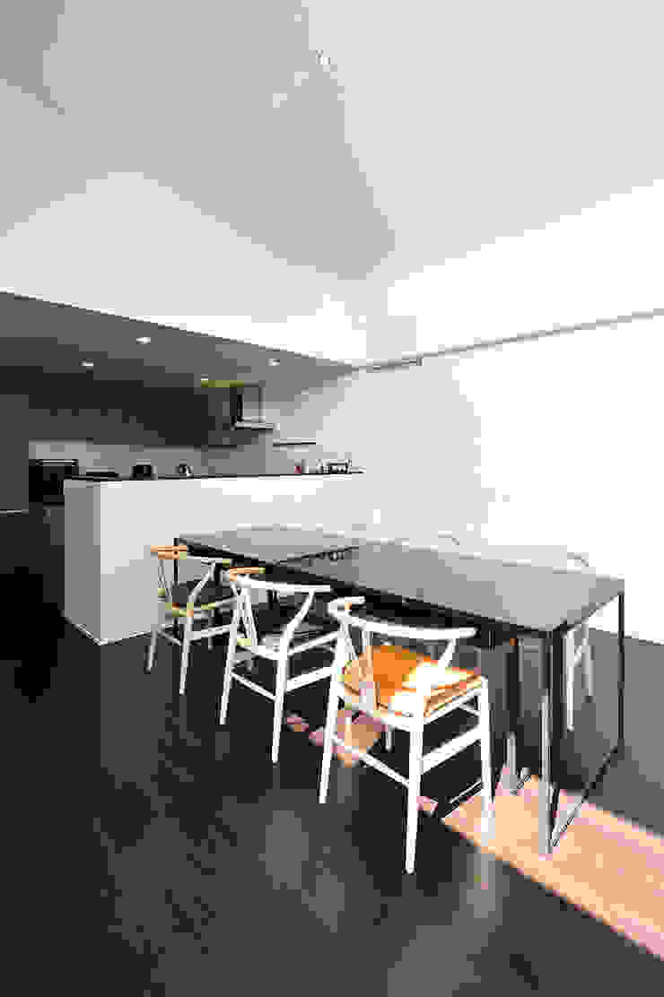 *studio LOOP 建築設計事務所 Sala da pranzo moderna