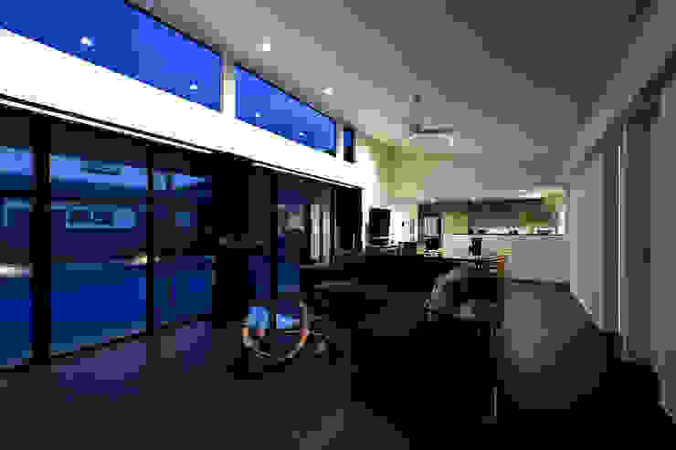 *studio LOOP 建築設計事務所 Soggiorno moderno