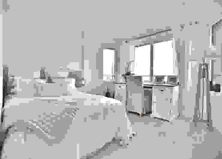 Schlafzimmer in beige und weiss Select Living Interiors Schlafzimmer im Landhausstil Weiß schlafzimmer beige,büro,beige,dekoration,Betten und Kopfteile