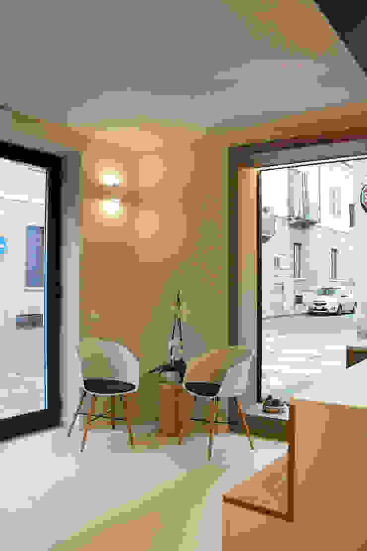 L' ALTERNATIVA ESTETICA BEAUTY & CARE ALMA DESIGN Ingresso, Corridoio & Scale in stile moderno
