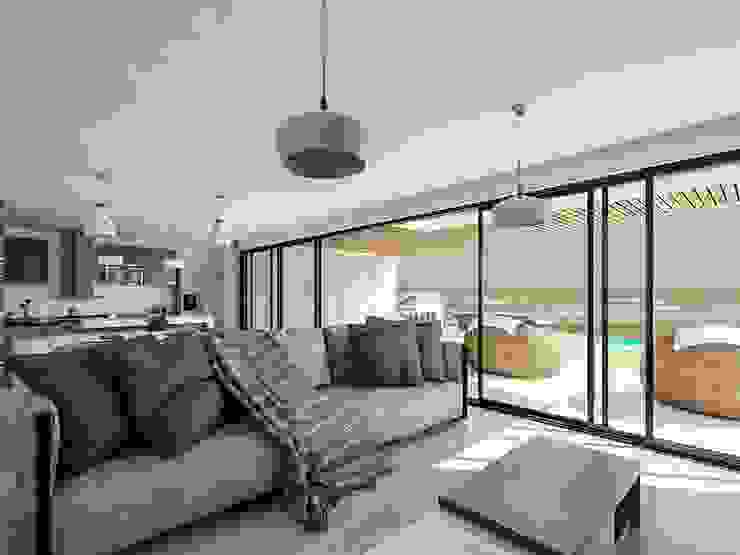 Kiuva arquitectura y diseño Minimalistische Wohnzimmer Beton Weiß