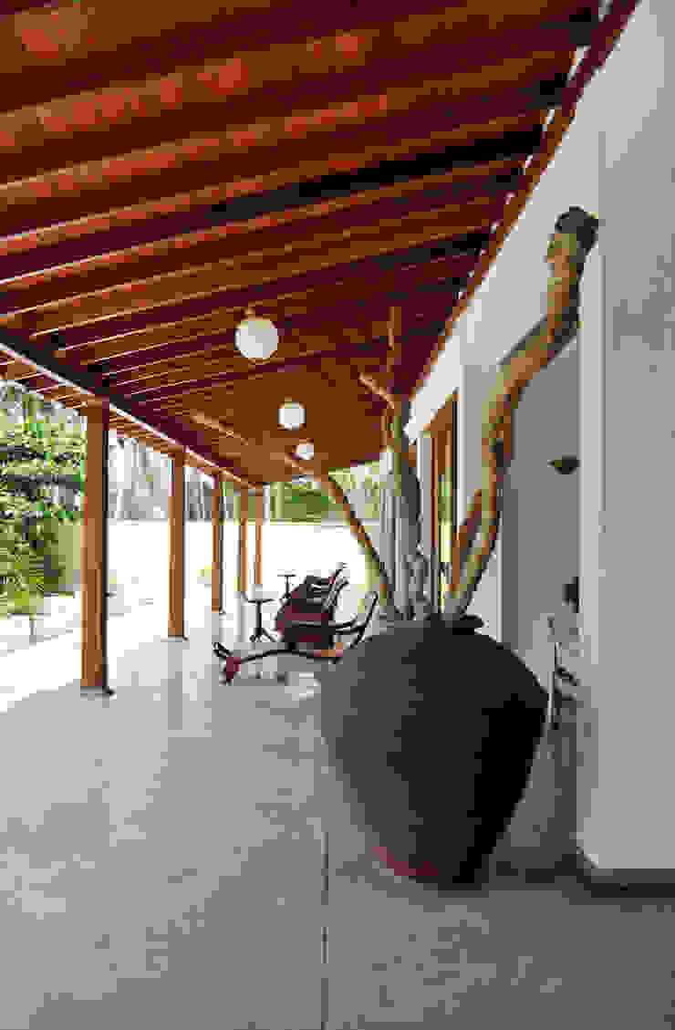 Weligama Bay Resort in Sri Lanka Interiordesign & Styling Gewerbeflächen Beton Braun Dekoration,Keramik,Vase,Holzdach,Teakholz,Kolonial,Hotel,Terrasse,Hotels