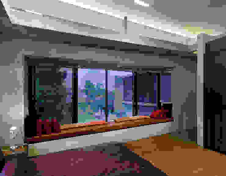 MJ Kanny Architect Moderne Schlafzimmer