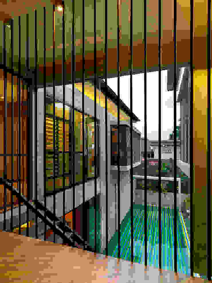 MJ Kanny Architect Moderne Fenster & Türen