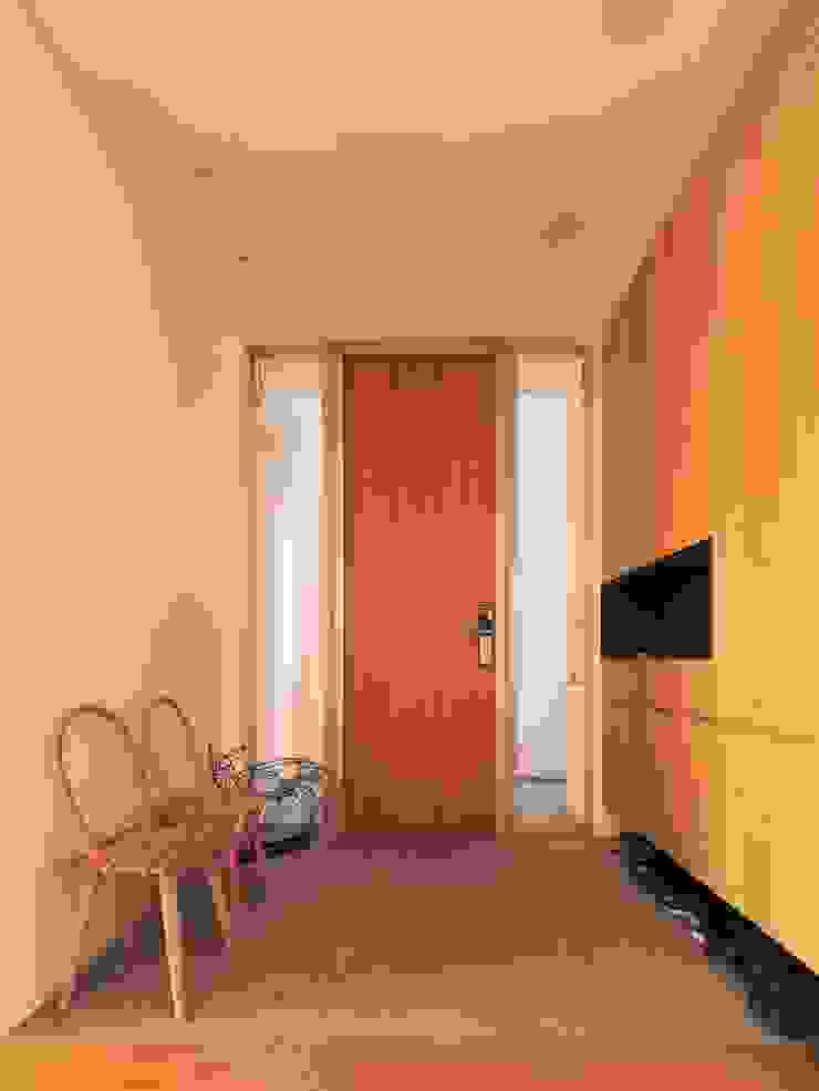 勝暉建築工程行 Ingresso, Corridoio & Scale in stile moderno