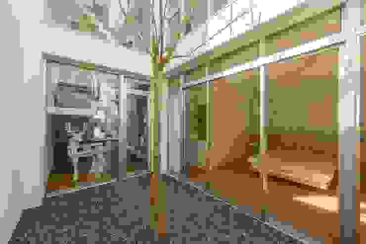 勝暉建築工程行 Balcone, Veranda & Terrazza in stile moderno
