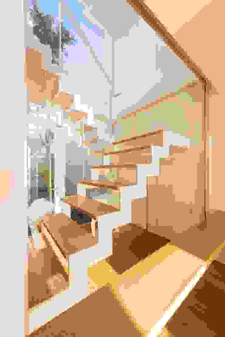 勝暉建築工程行 Ingresso, Corridoio & Scale in stile moderno