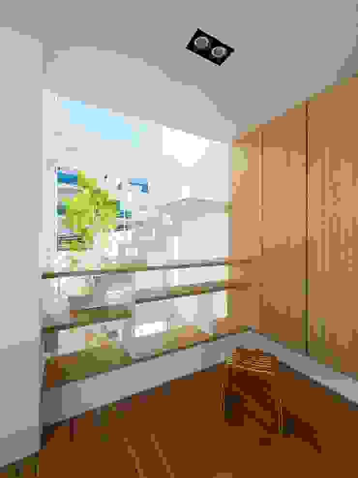 勝暉建築工程行 Ingresso, Corridoio & Scale in stile moderno