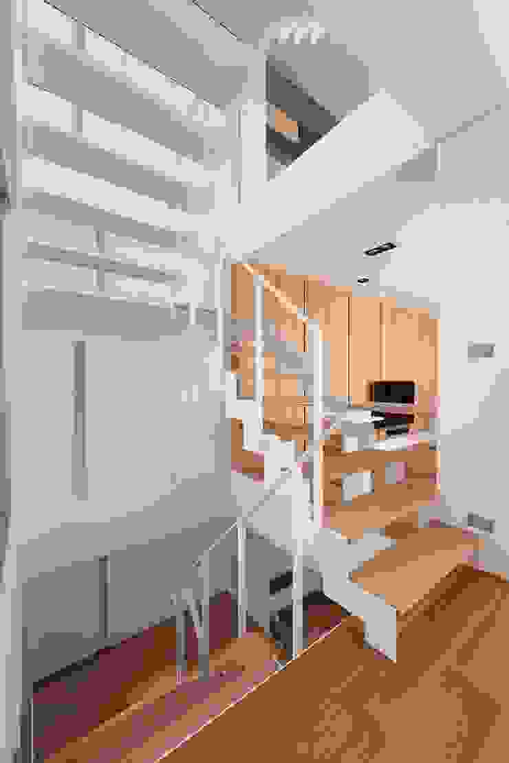 勝暉建築工程行 Ingresso, Corridoio & Scale in stile moderno