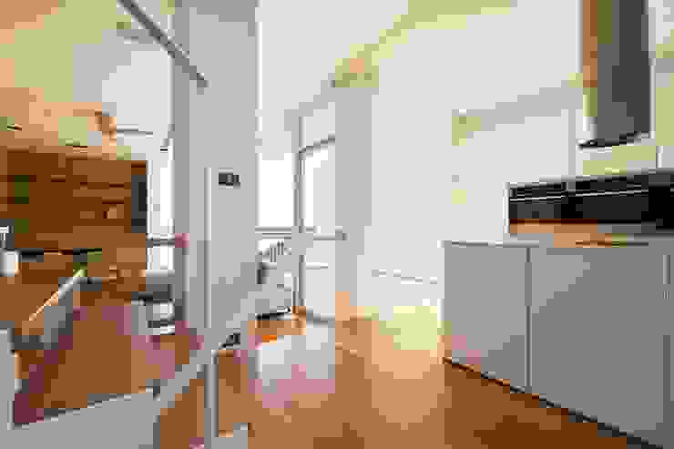勝暉建築工程行 Ingresso, Corridoio & Scale in stile moderno